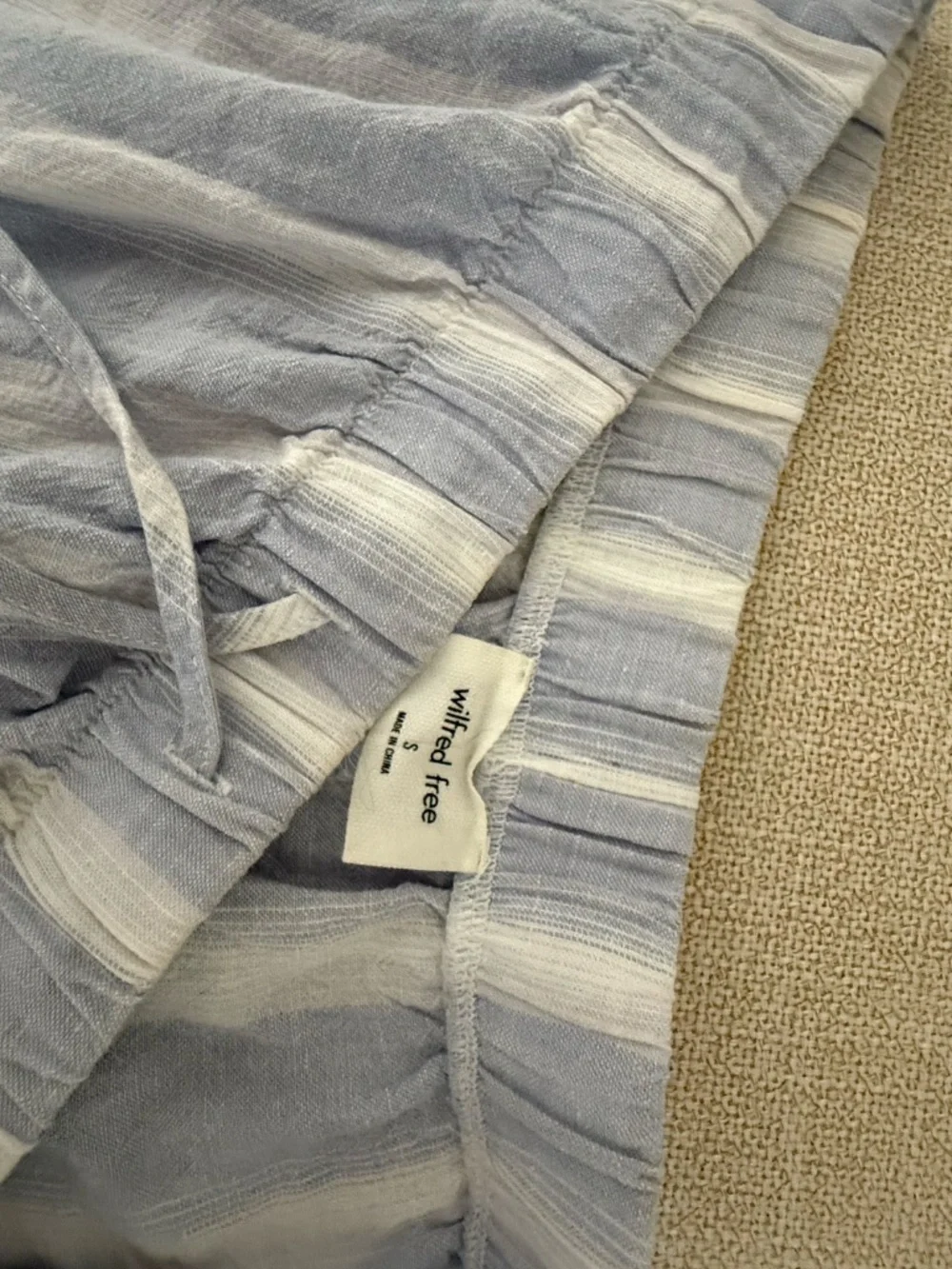 Aritzia Light Blue and White Linen Pants Size Small